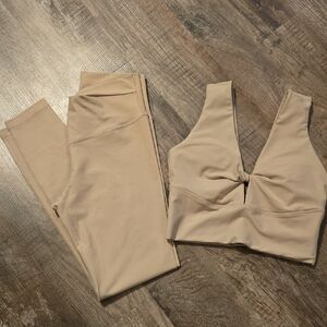 NEW Old Navy Activewear in Tan High Waisted Leggings